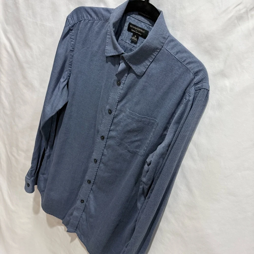 Banana Republic Medium Stretch Soft-Wash Textured Button Up Shirt Casual‎ Smart